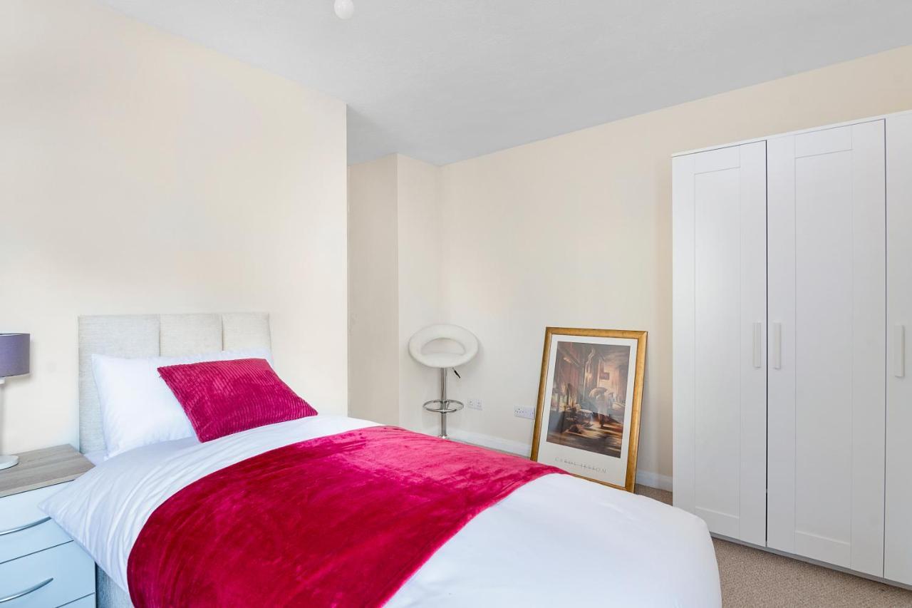Elegance Graceland Gillingham  Luaran gambar